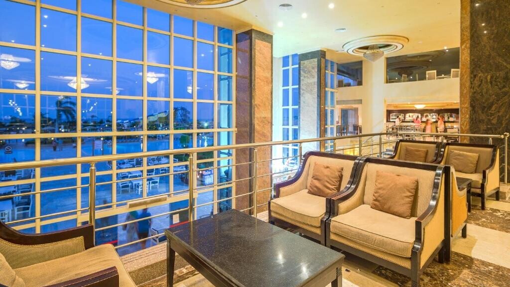 Hawaii Caesar Palace Hotel and Aqua Park